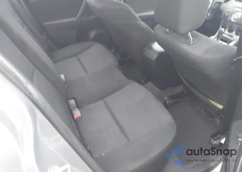 2011 Mazda Mazda3 I Sport z USA, uszkodzony, nr VIN JM1BL1UF5B1412397